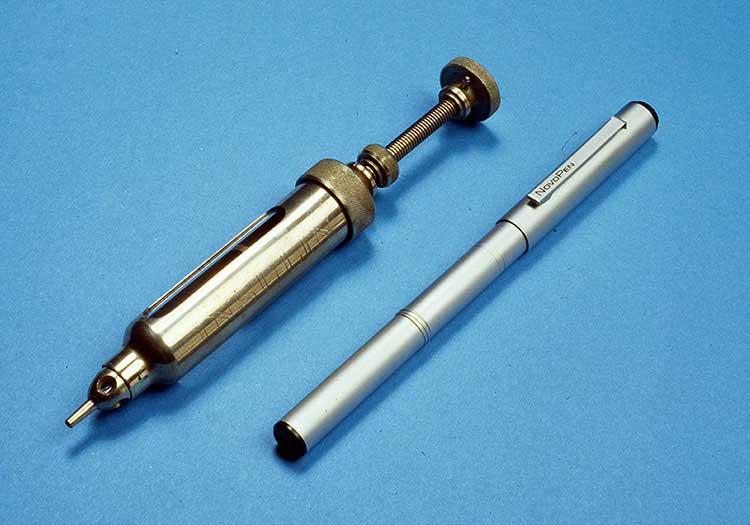 حقنة نوفو من عام 1925 وأول جهاز نوفوبن® من عام 1985